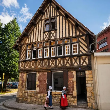 2 Pieces - La Petite Maison Historique Du Centre De Apartment *